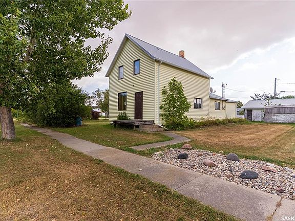 3rd image of 116 Rouleau STREET