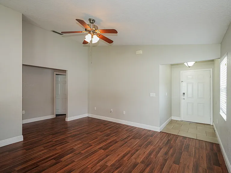 5062 Belmont Park Ln — Photo 5