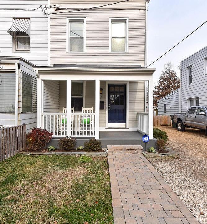 1st image of 7 W Caton Ave