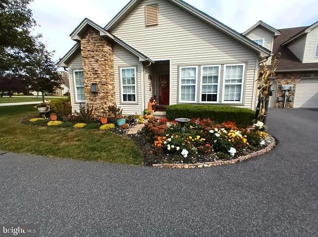 1st image of 21 Longhorn Ln