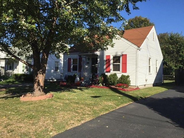 2nd image of 1011 Berry Blvd
