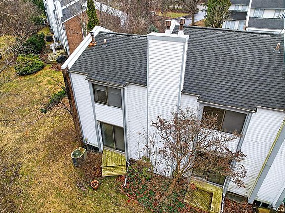 3rd image of 179 E Long Lake Rd