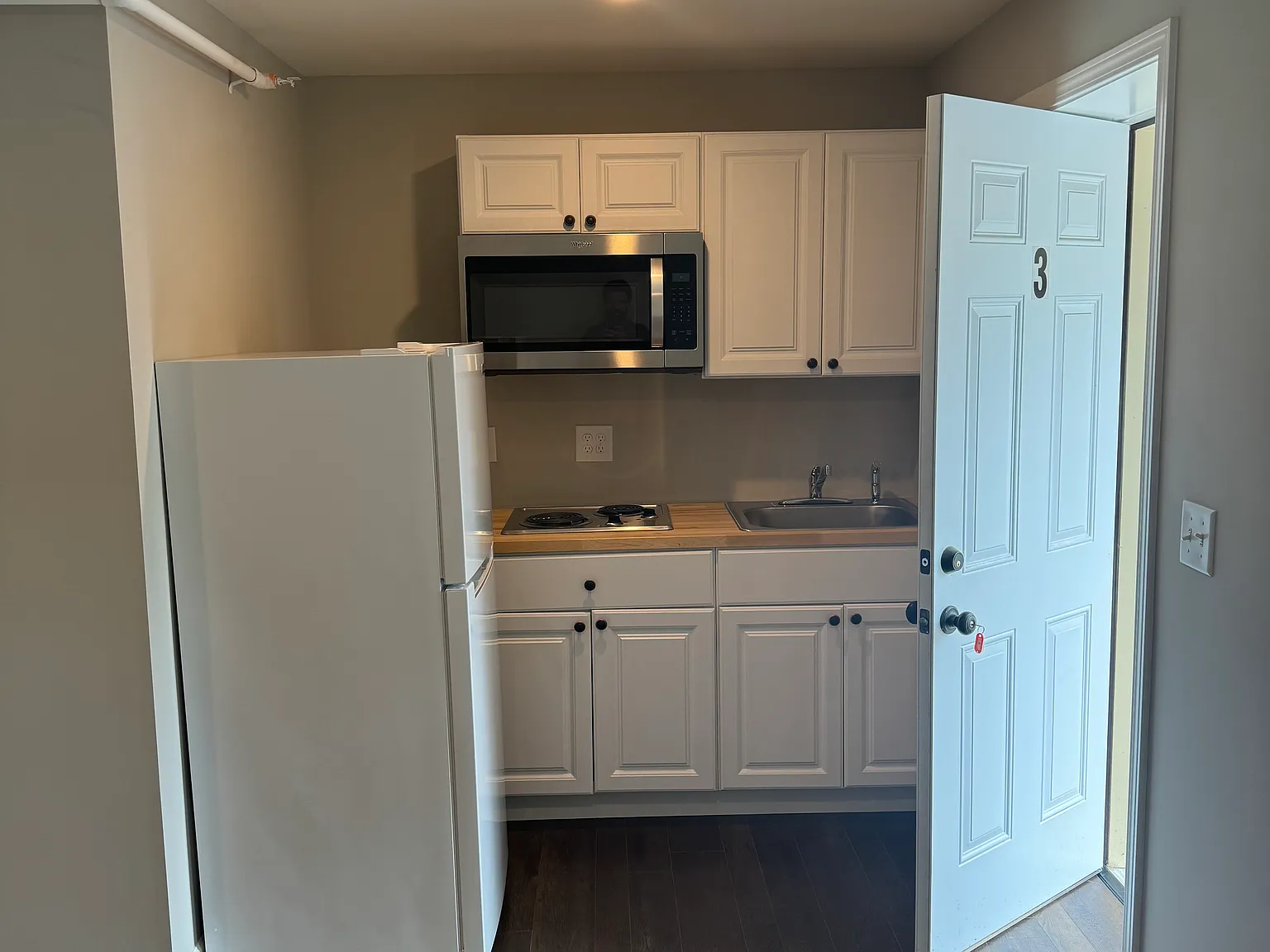 1 bed, 1.0 bath, $850 — Photo 4