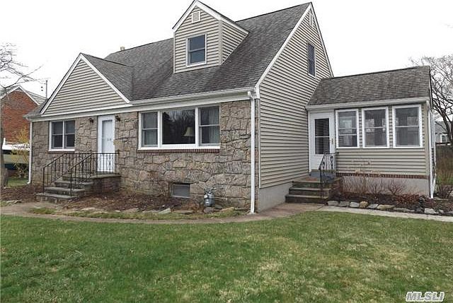 1st image of 20 Park Dr