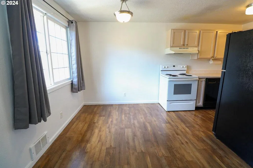 3631 Sheridan Ave — Photo 2