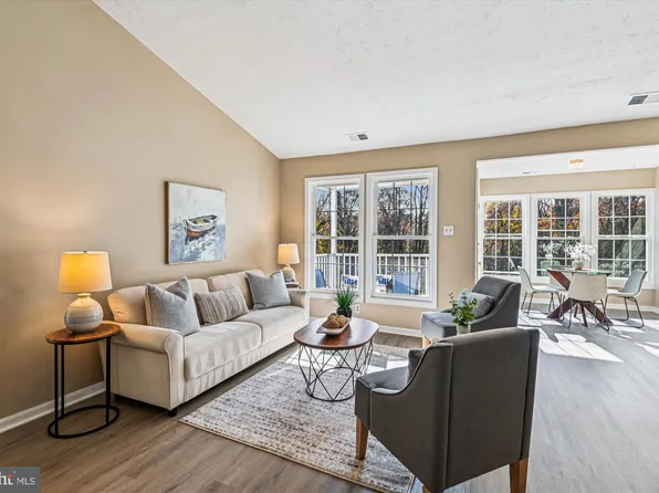 717 Deering Rd #5L, Pasadena, MD 21122