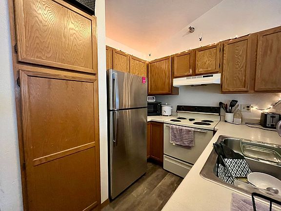 4th image of 2101 S 75th St Unit B