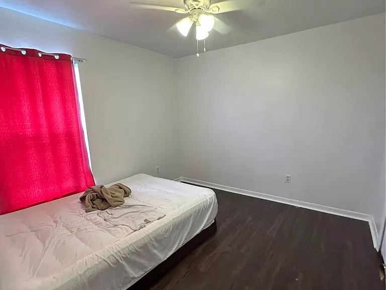 2904 NE 7th Pl — Photo 2