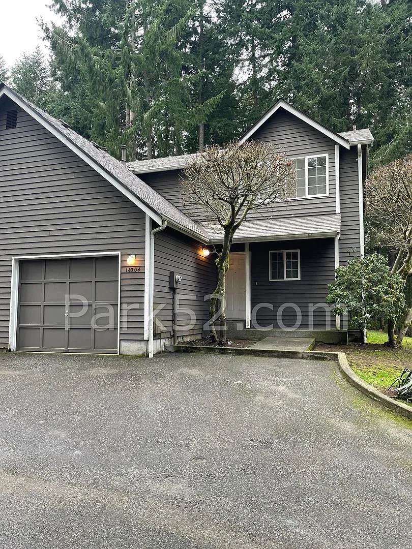 2 Bedroom Townhome in Gig Harbor — Photo 1