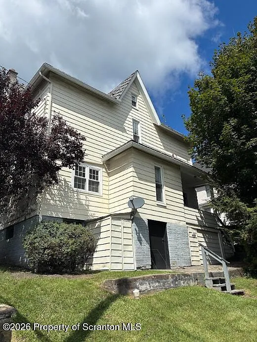 2 bed, 1.0 bath, 916 sqft, $1,150 — Photo 2