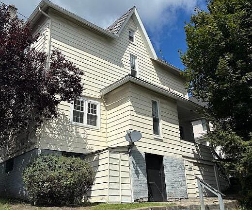 2nd image of 313 S Main St