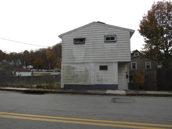 930 7th St, New Kensington, PA 15068