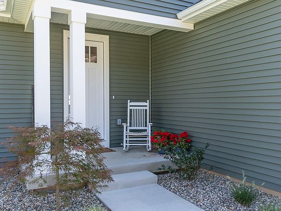 4th image of 820 Chloe Jane Ave