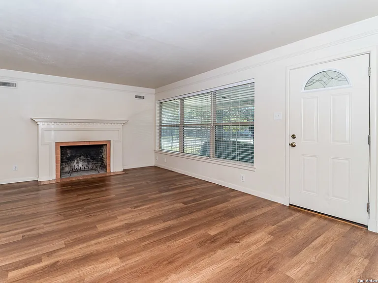 339 E Nottingham Dr — Photo 4