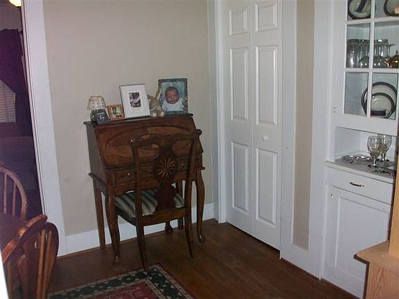 4th image of 307 N Harriett St