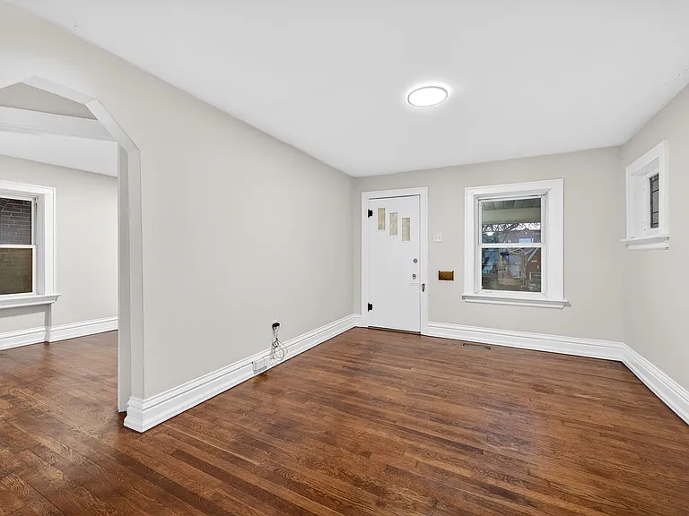 6135 Newport Ave — Photo 4