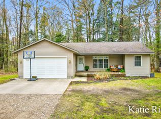 7917 S Wood St, Rothbury, MI 49452