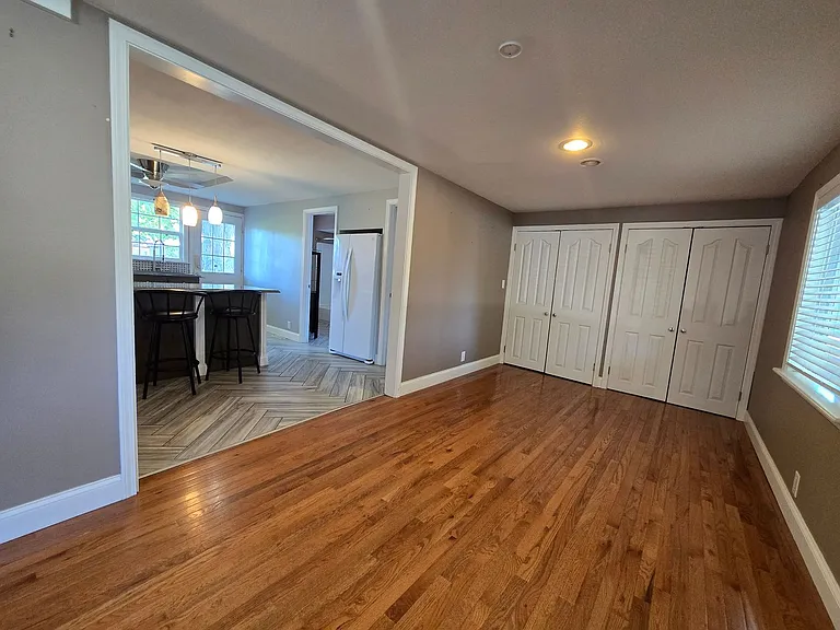 19010 Commercial St — Photo 8