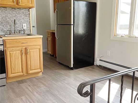 3rd image of 527 5th St