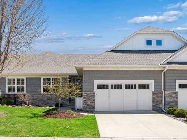 8652 Lake Riley Dr, Chanhassen, MN 55317