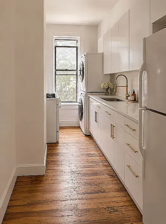 208 Broadway #7