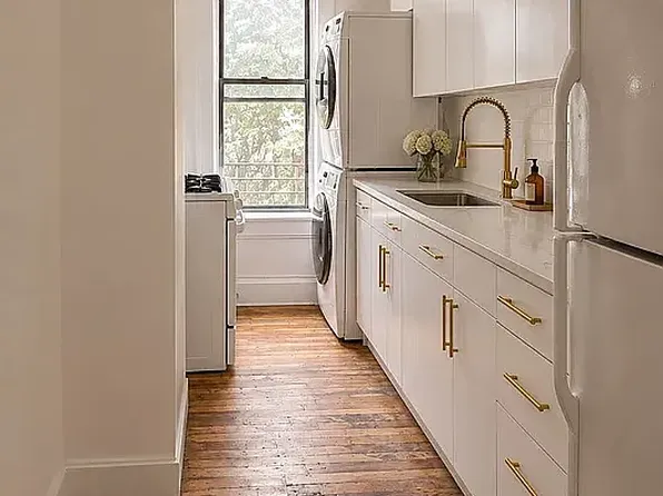 208 Broadway, Brooklyn, NY