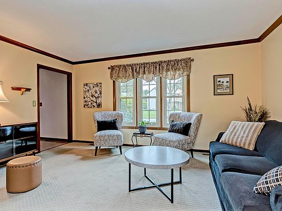 4th image of 457 Rockbourne Dr