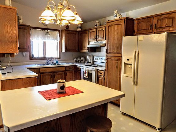 Efficient kitchen with island