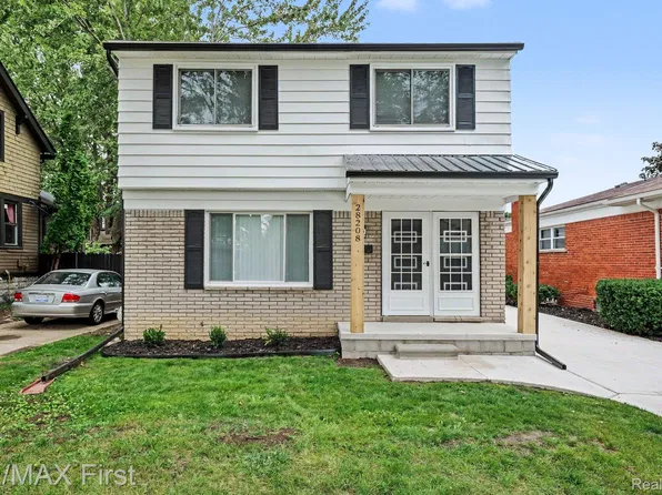 28208 Rockwood St, Saint Clair Shores, MI 48081