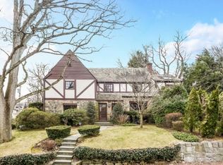 2 Locust Ridge Rd, Larchmont, NY 10538