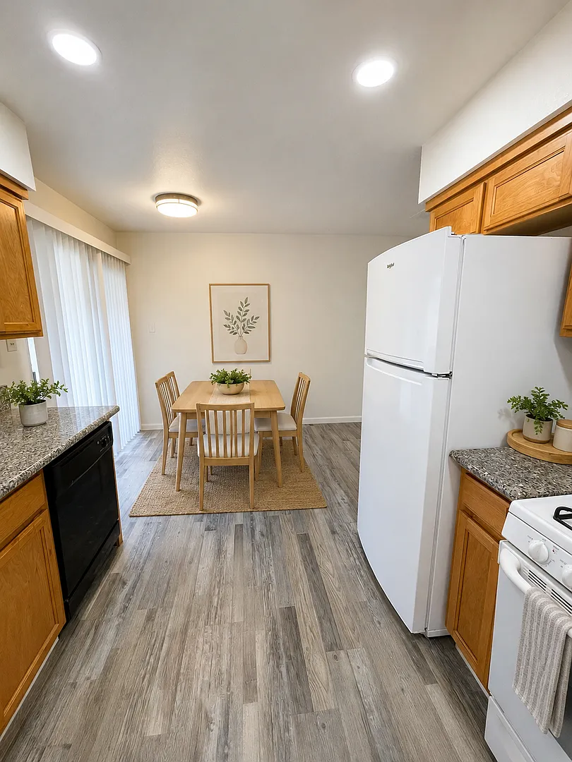 4854 E University Ave — Photo 1
