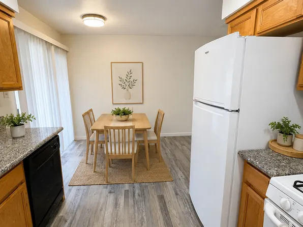4854 E University Ave, 4854 E University Ave APT 202, Fresno, CA 93703