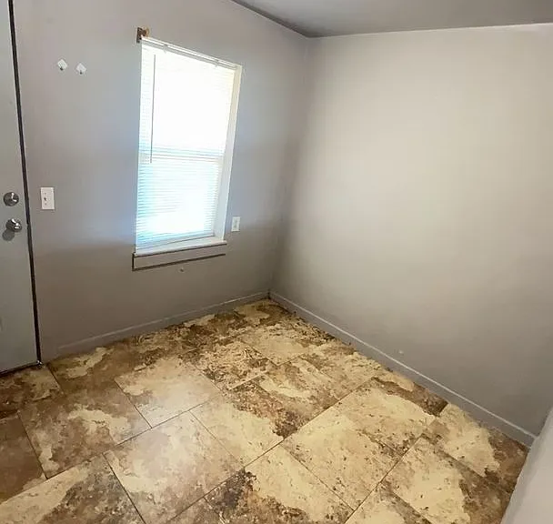 171 SW C St #7 — Photo 4