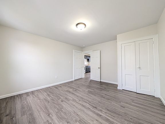 3rd image of 17 Niagara St Floor 2