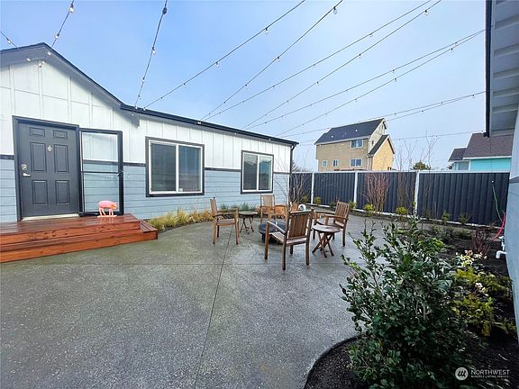 4th image of 950 Wawona Avenue SE