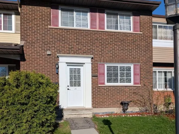 1585 Heron Rd #19, Ottawa, ON K1V 9V1