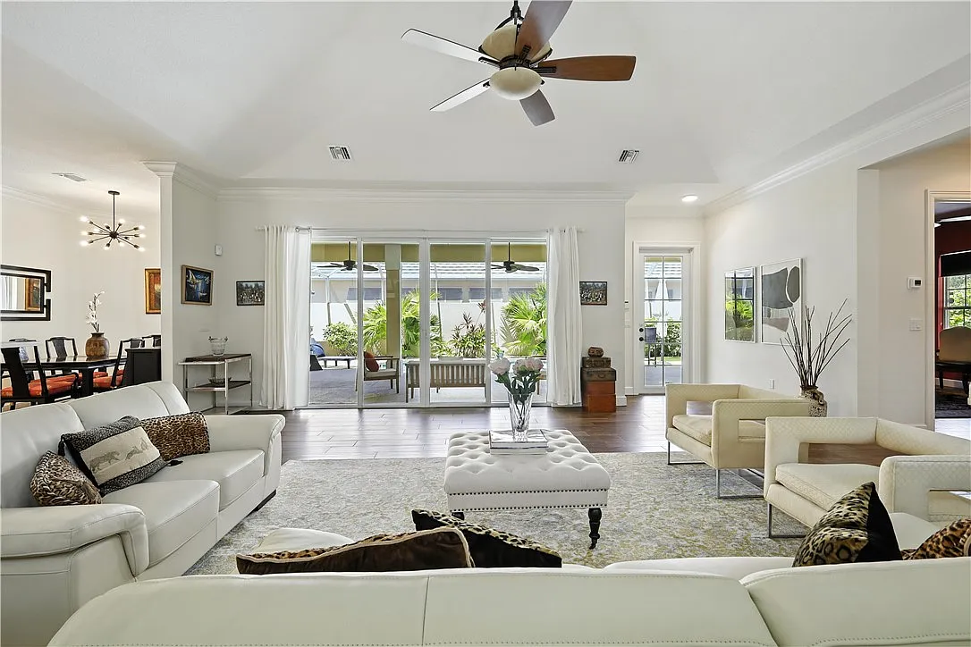3 bed, 3.5 bath, 2467 sqft, $7,000 — Photo 4
