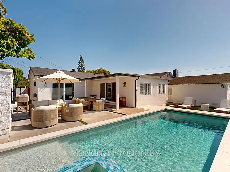 2342 Fordham Dr — Photo 1