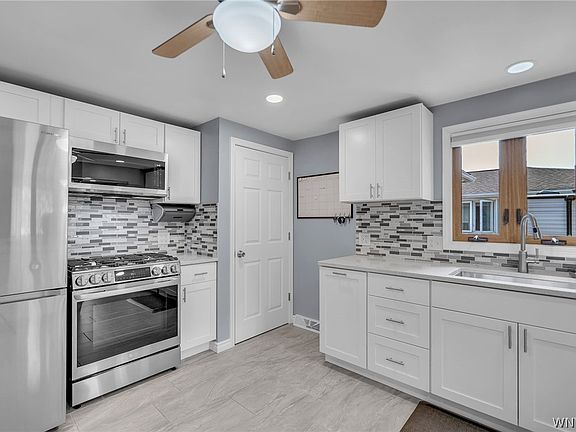 5th image of 19 N Transit Hill Dr