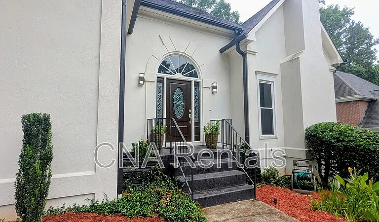 573 Trailwood Ln — Photo 3