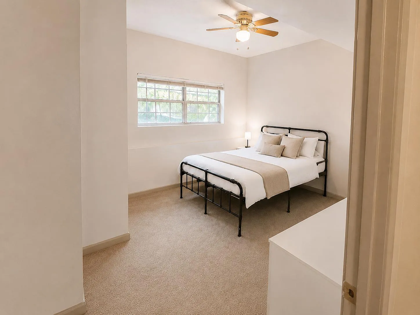 3 bed, 1.0 bath, 1605 sqft, $1,408 — Photo 1