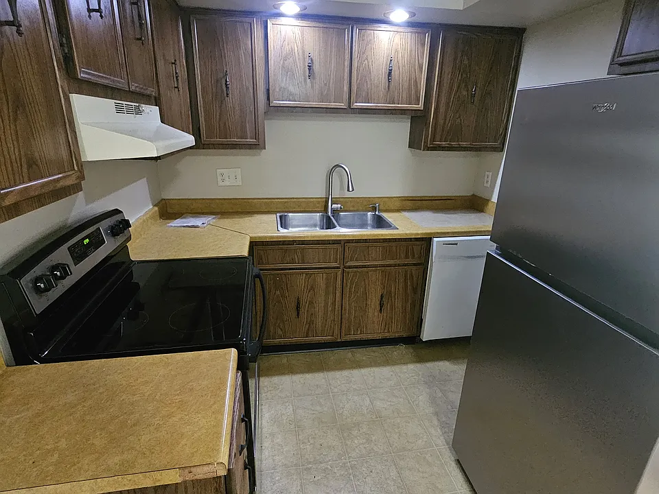 2324 E Locust St #111