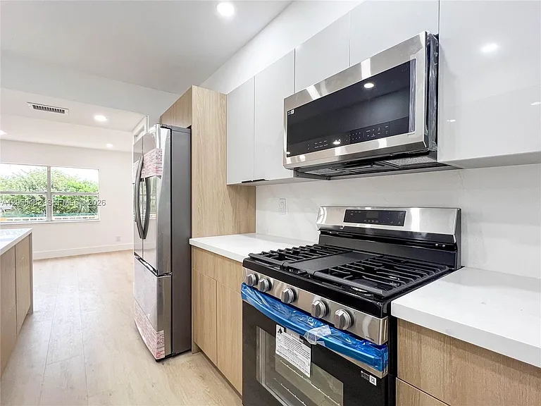 17911 NW 68th Ave #O207 — Photo 11