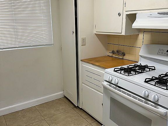 3rd image of 808 E Clinton Ave #808