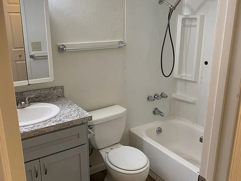 642 32nd Ave SE #5 — Photo 16