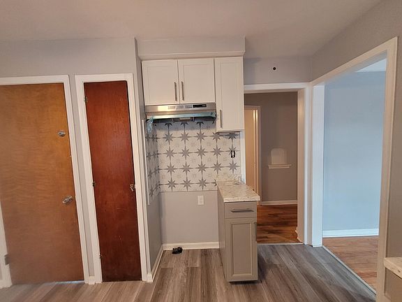 3rd image of 4666 Hereford St