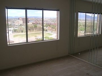 http://www.propertyboss.net/CustomerImages/AMMRE_1205/media/Properties/1331%20Park%20Avenue%201410%20(PO)/zsmall_1331%20Park%20Ave%20003.jpg