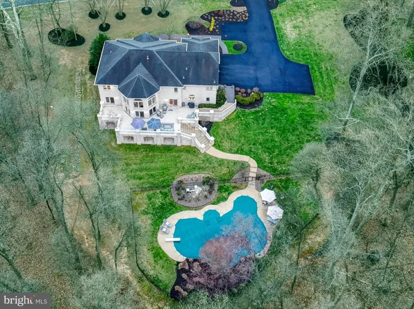 12 Huntersworth Ct, Owings Mills, MD 21117