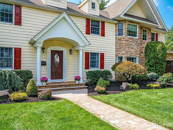 4th image of 11 Cape Ct