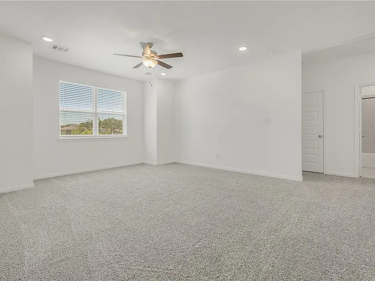 1386 Kingsgate Dr — Photo 22